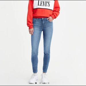 Levi’s 710 Super Skinny Jeans